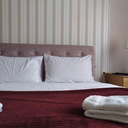 Community Park Apartment Ni Eksteriør bilde