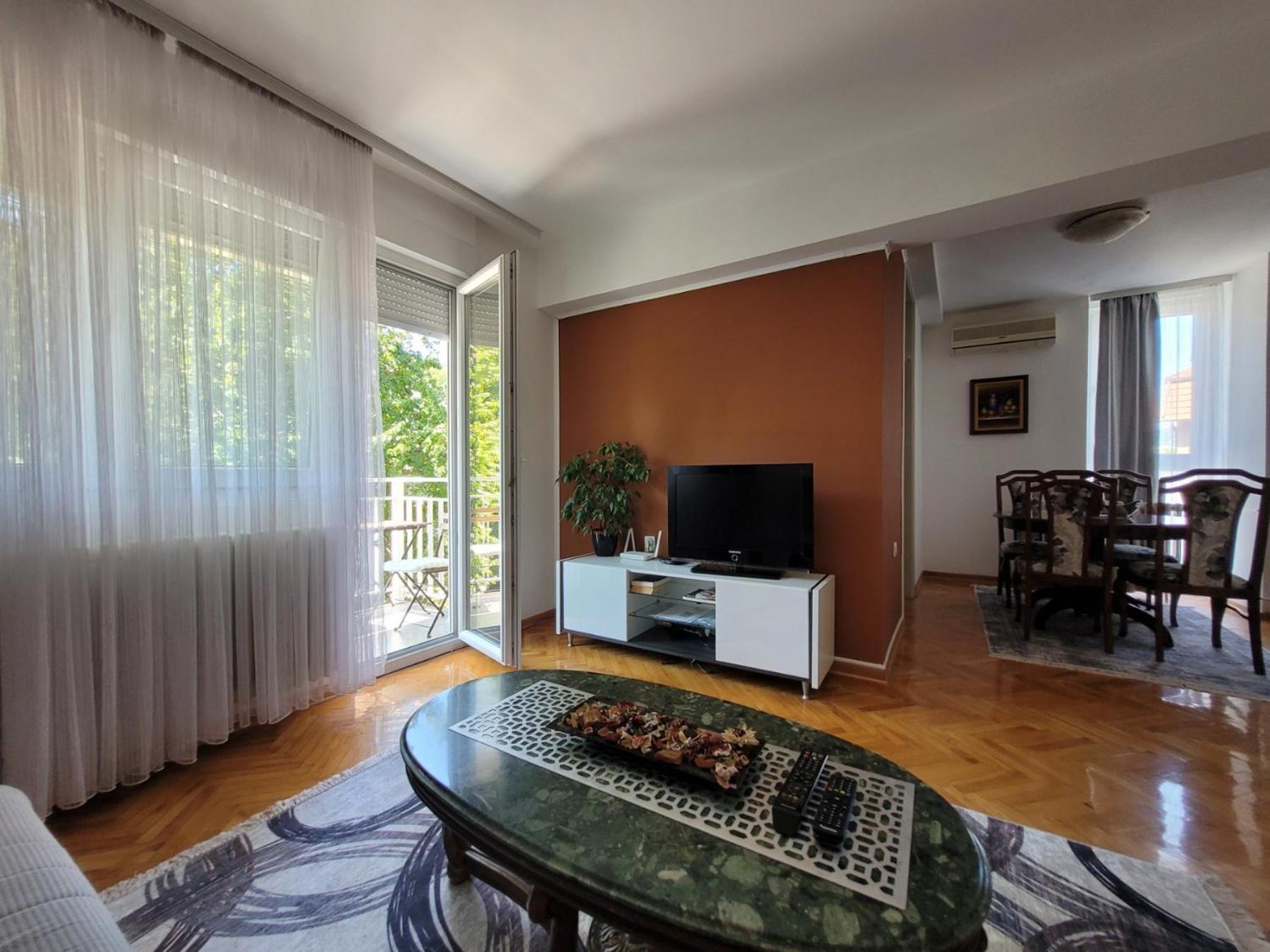 Community Park Apartment Ni Eksteriør bilde